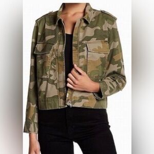 Melrose & Market lightweight cropped Camo Jacket size medium